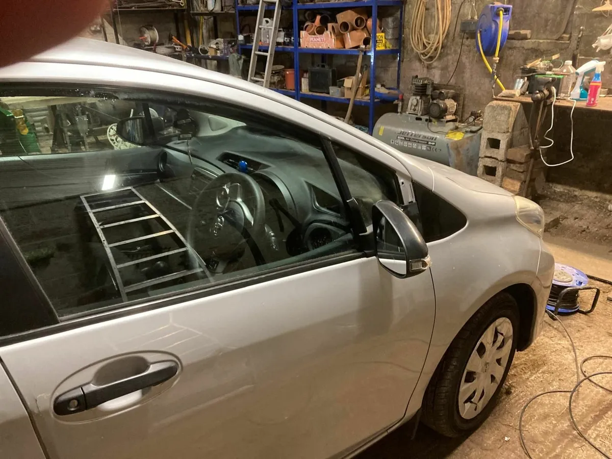 Toyota Yaris 2013 - Image 4