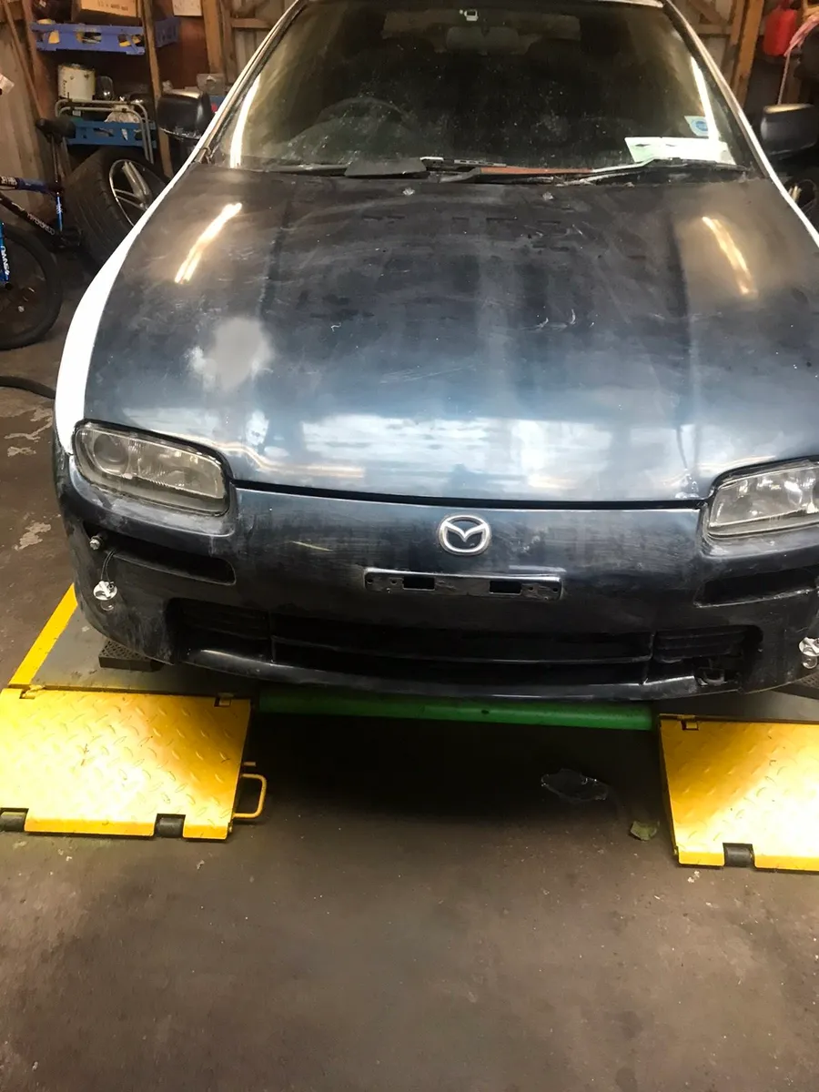 Mazda 323 F - Image 2
