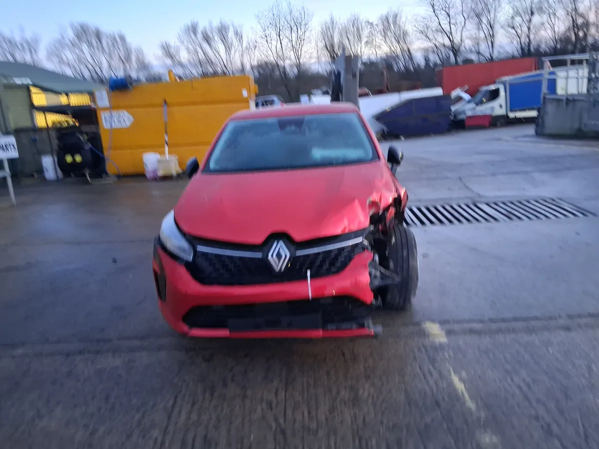2025 RENAULT CLIO  1 ltr petrol (for parts only) - Image 3
