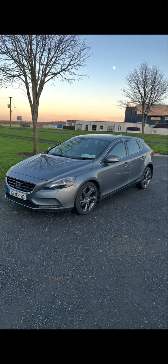 Volvo V40 2.0 D2 SE Lux NAV - full service history - Image 2