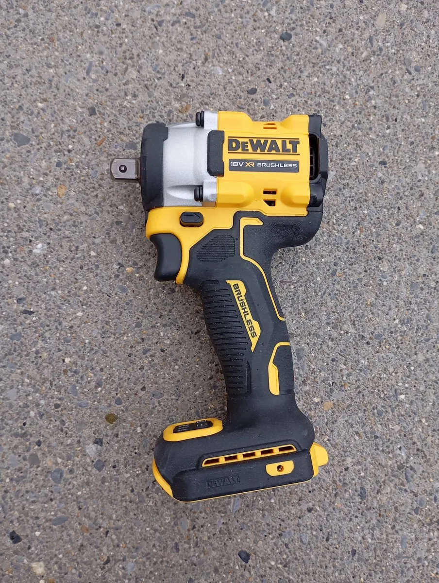 DeWalt dcf922 Impact Wrench - Image 2