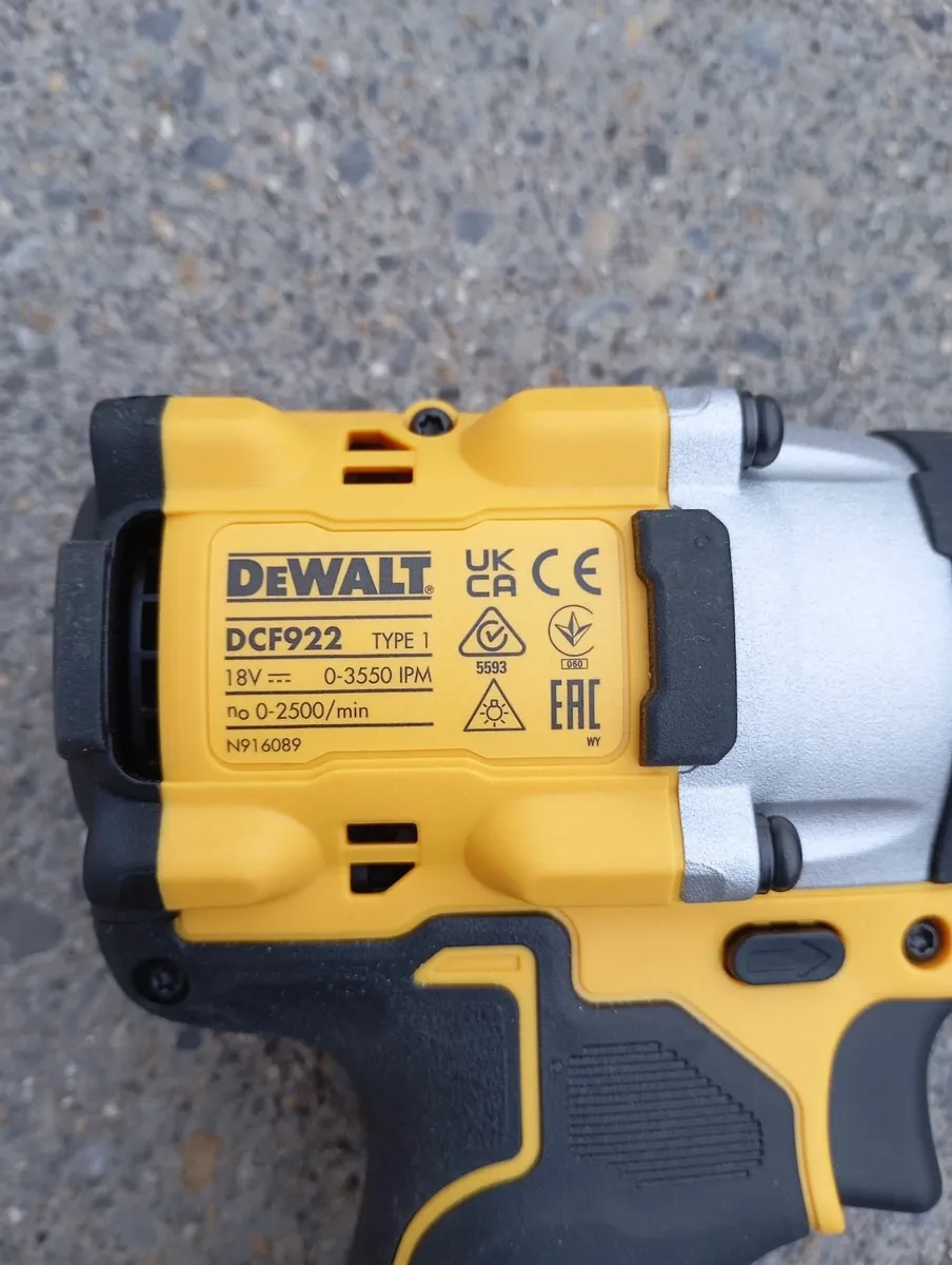 DeWalt dcf922 Impact Wrench - Image 4