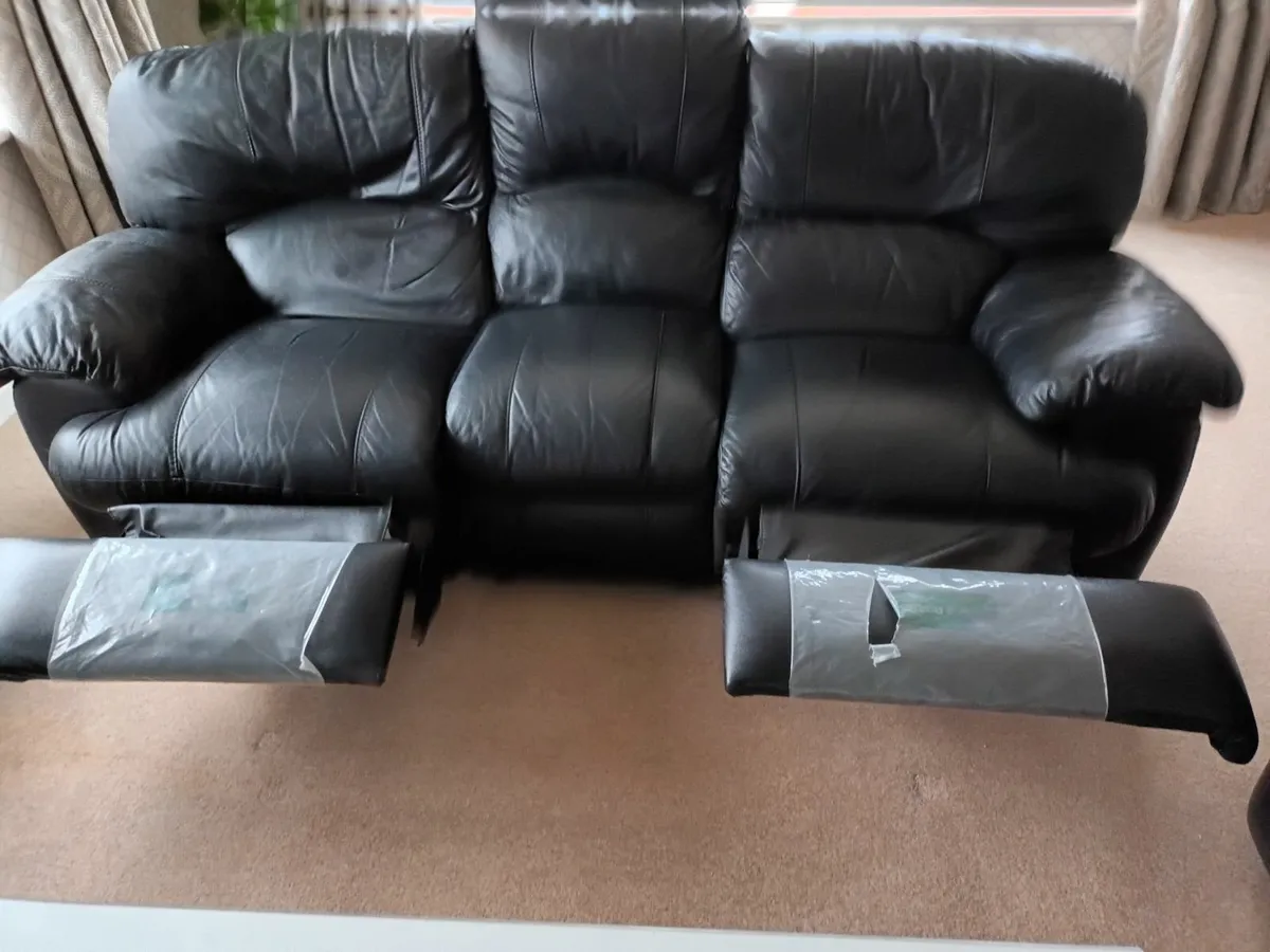 Leather sofa 3 seater and 2 seater - Image 2