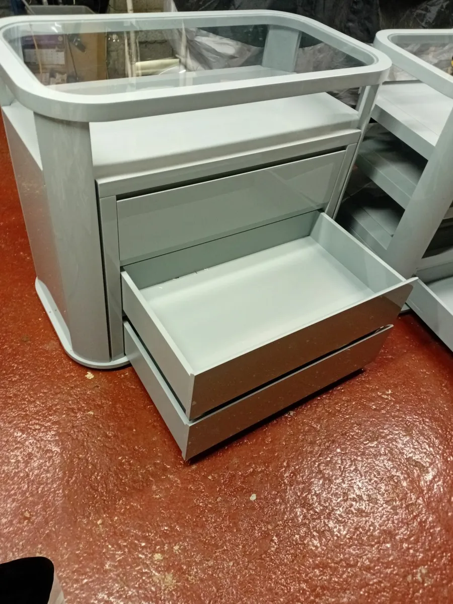 Retail  counter  top - Image 3