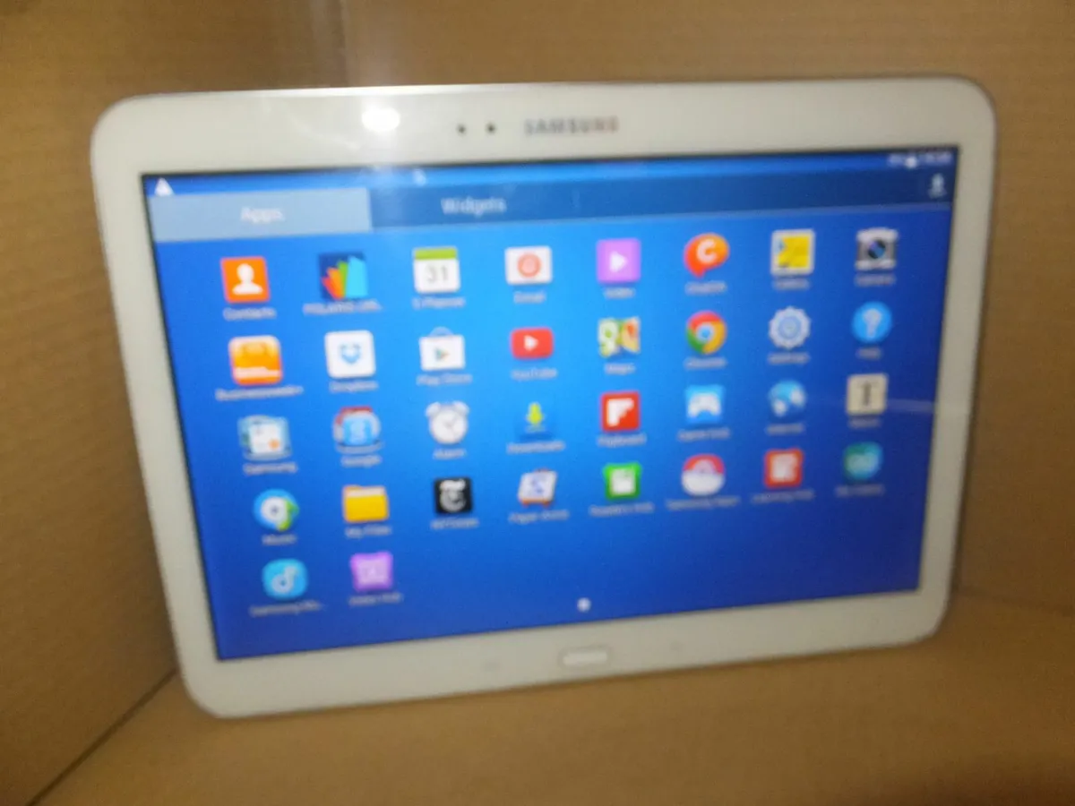 Samsung tablet - Image 1