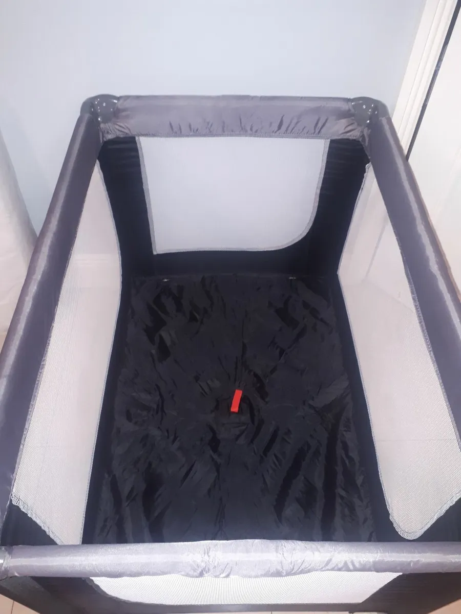 Travel cot and matress - Image 2