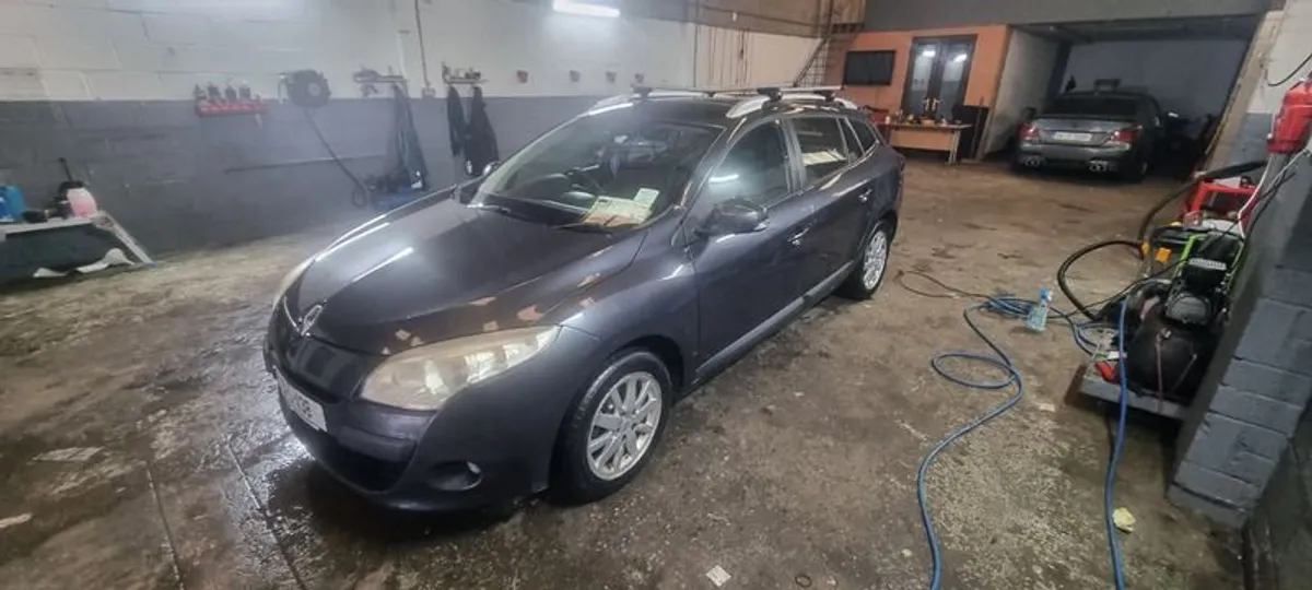 2010 Renault Grand Megane - Image 1