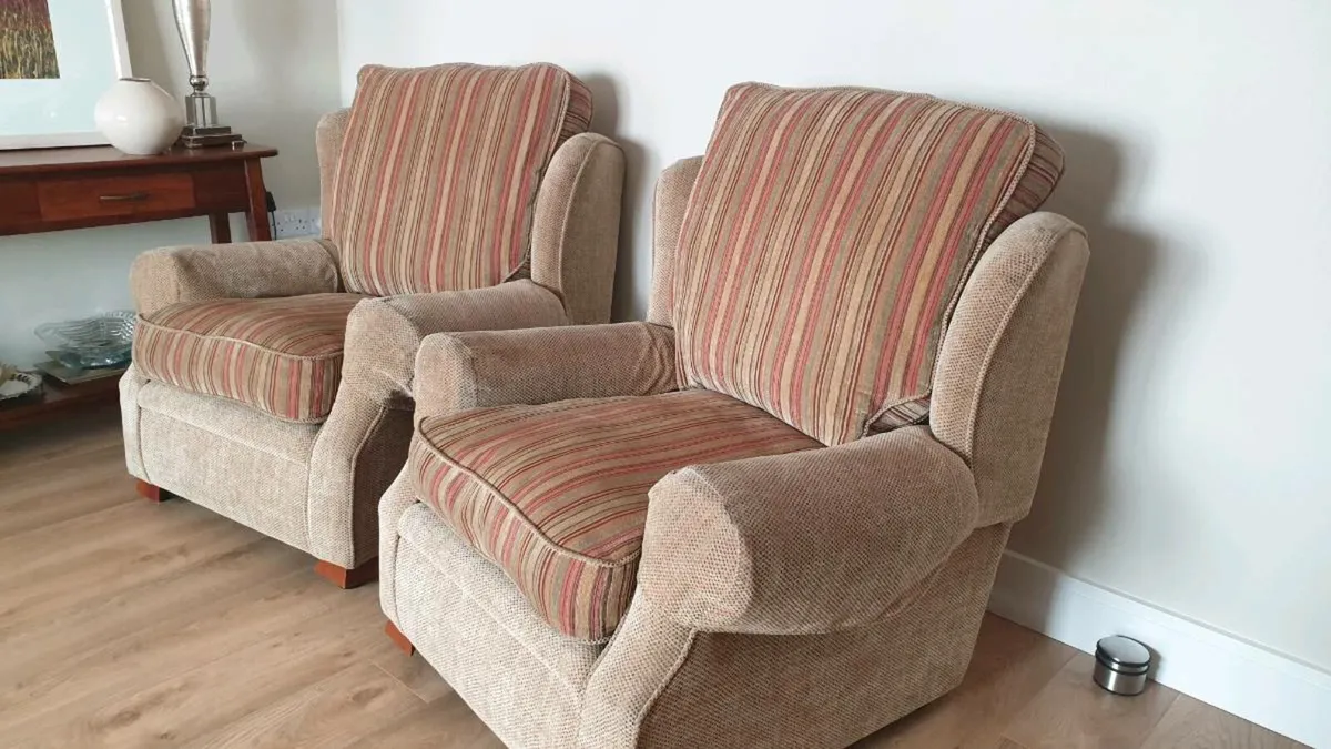 3 Seater Sofa and two Armchairs - Image 4