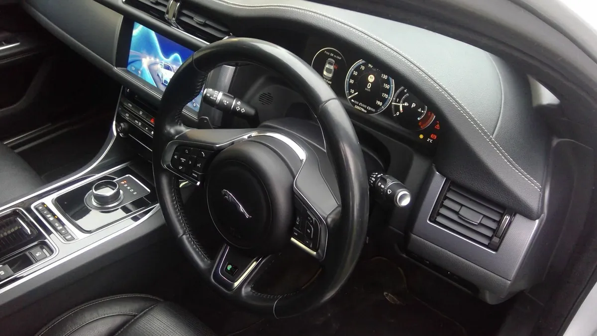 Jaguar XF 2016 - Image 3