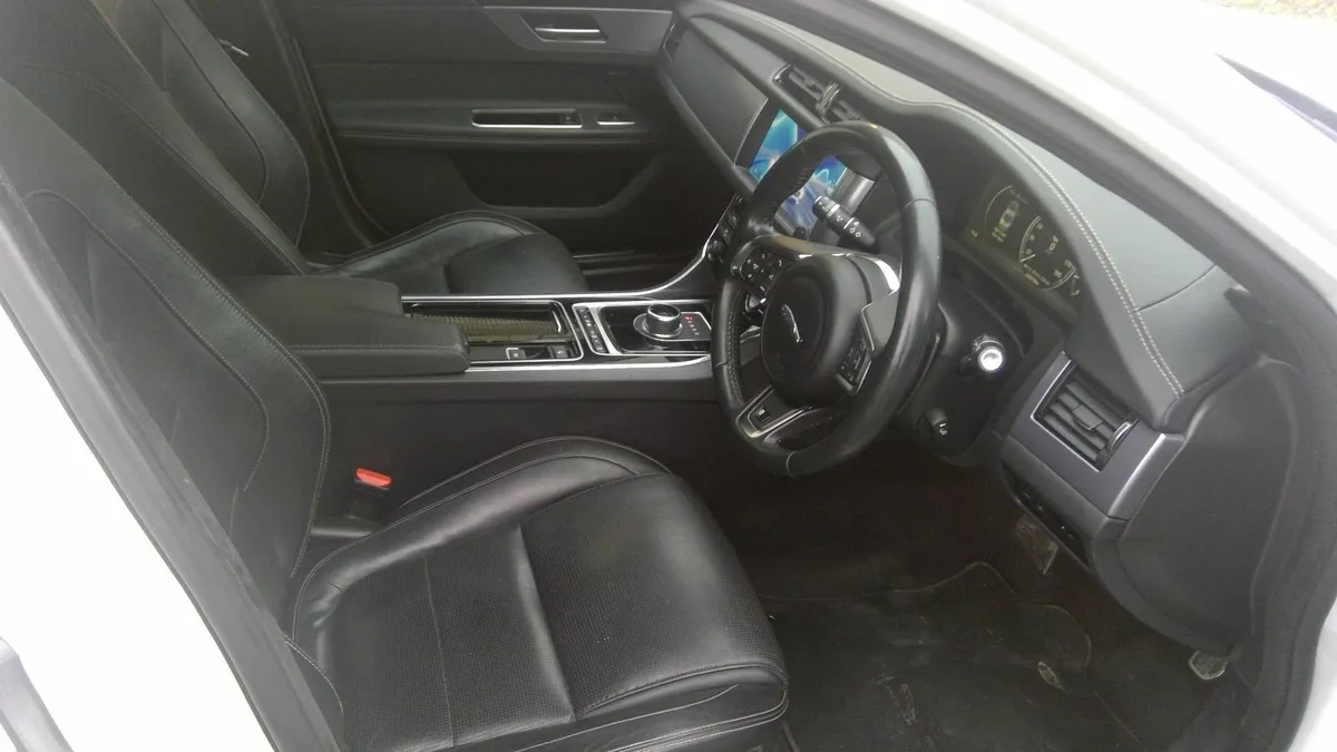 Jaguar XF 2016 - Image 4