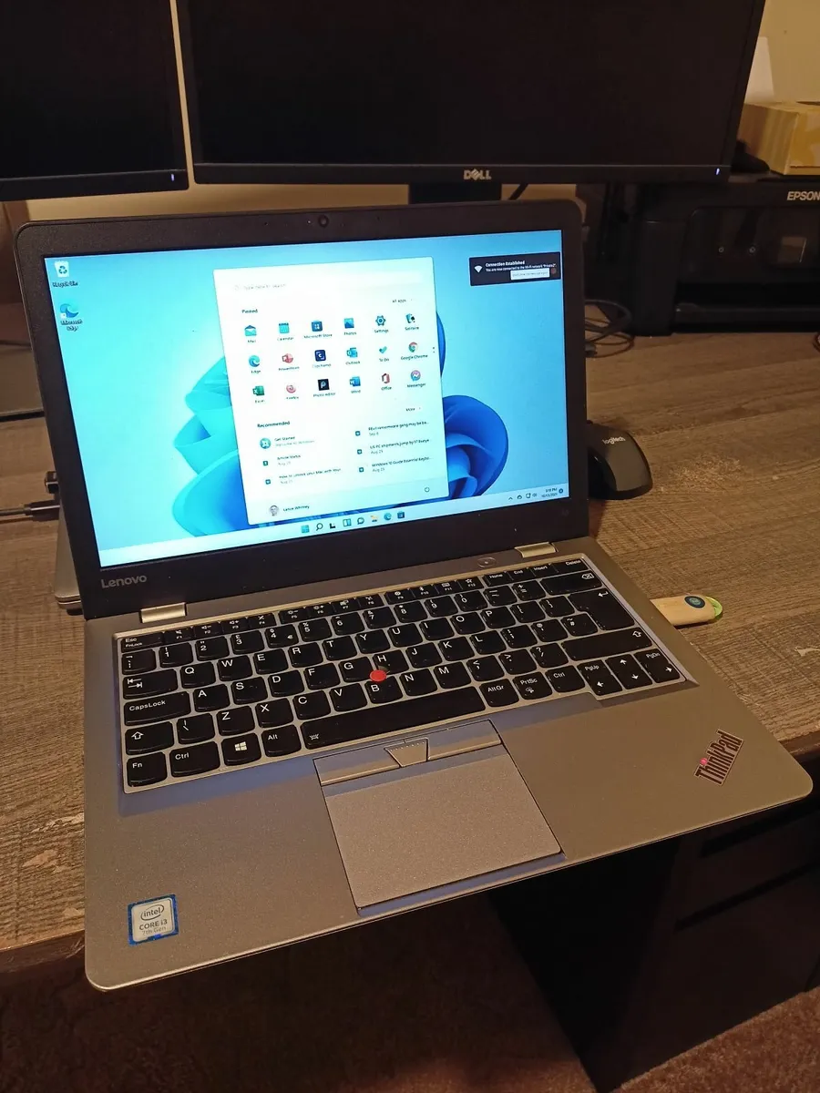 Lenovo laptop i3-7100 8GB RAM 256GB SSD Win 11 Pro - Image 1