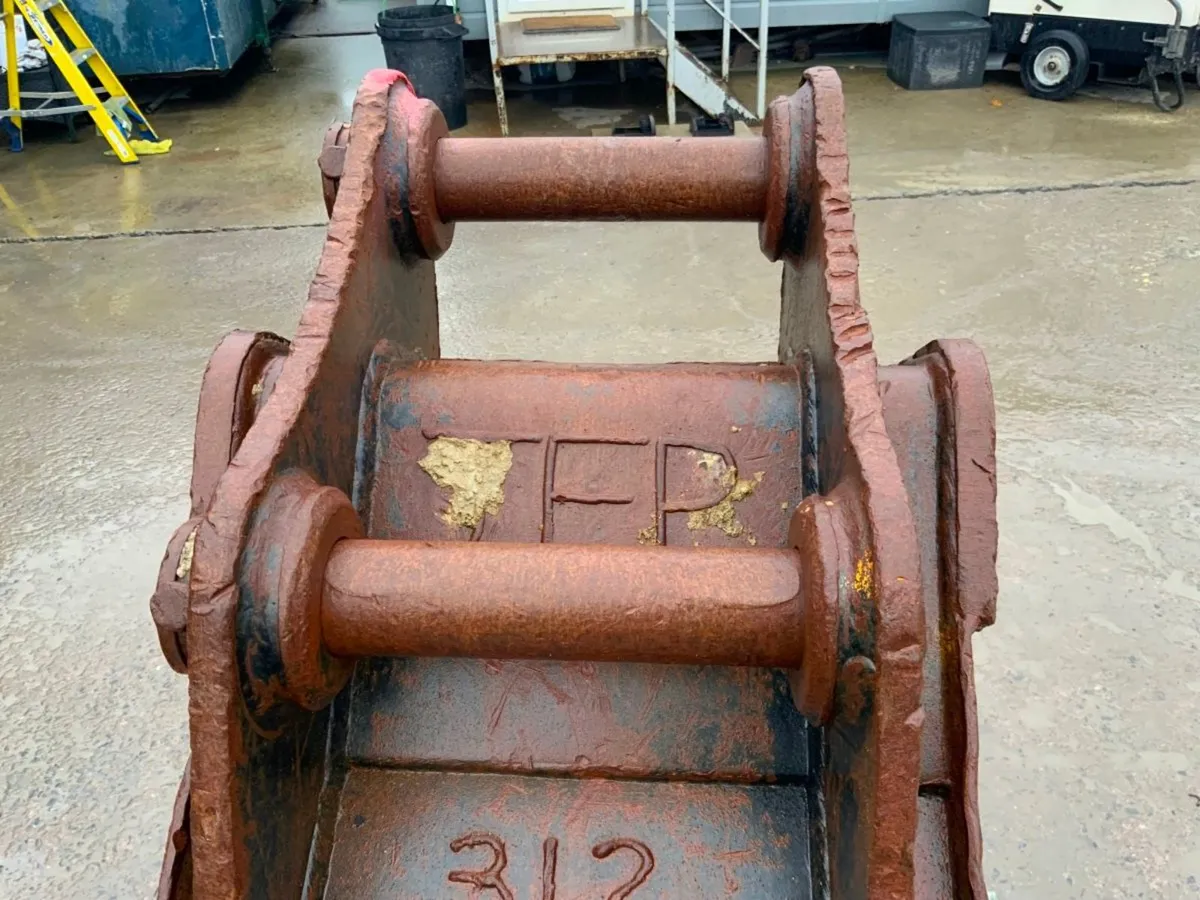 24"  STRICKLAND BUCKET....65mm PINS........304f. - Image 4