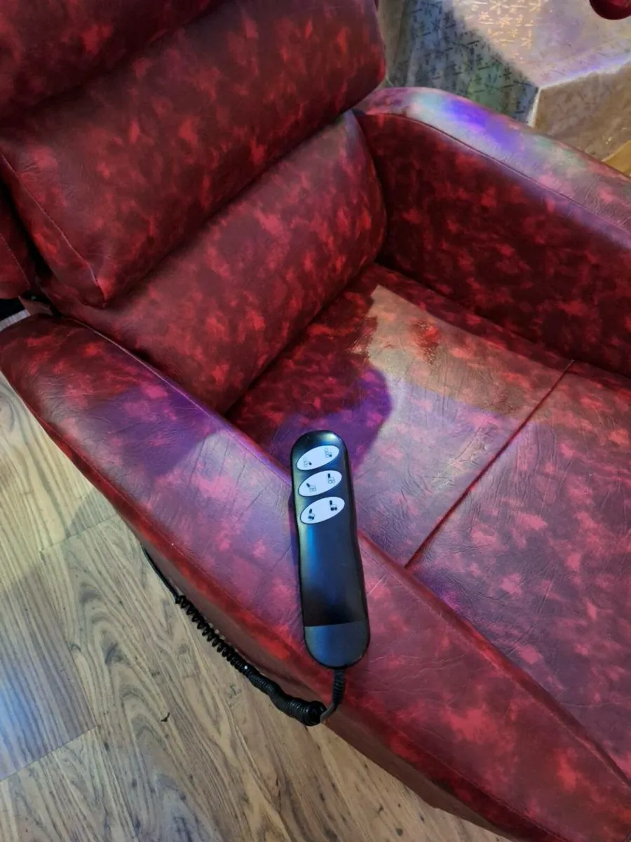 Electric riser recliner armchair - Image 4