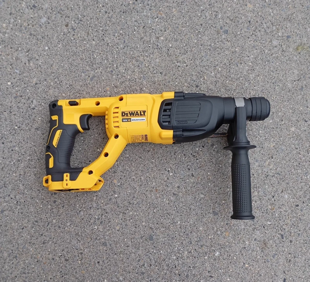 DeWalt dch033 SDS Masonry Drill - Image 3