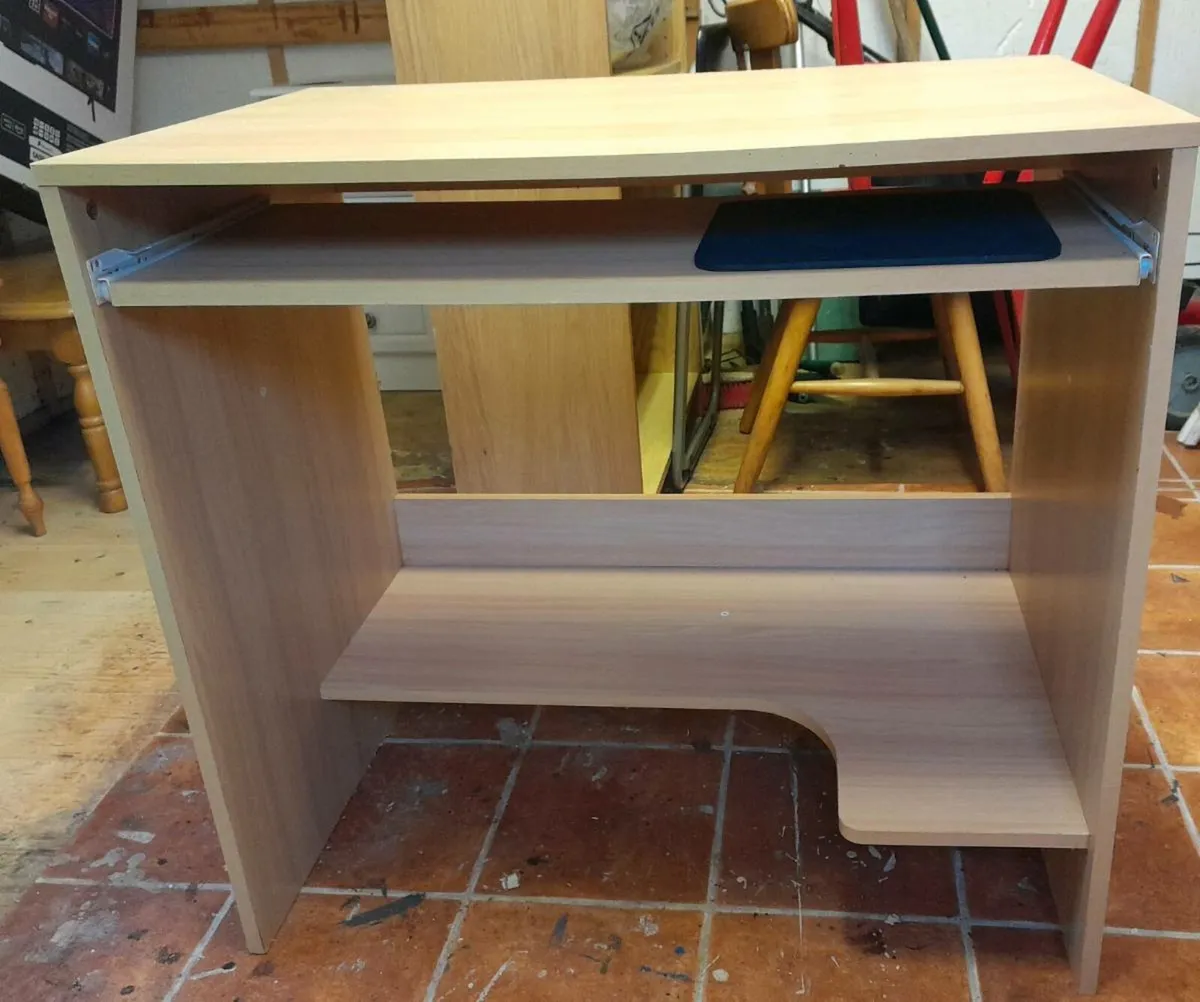 Computer desk - Image 2