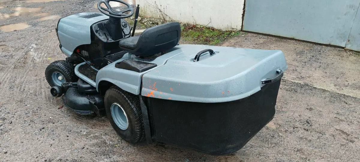 Craftsman ride on mower 18.5hp - Image 2