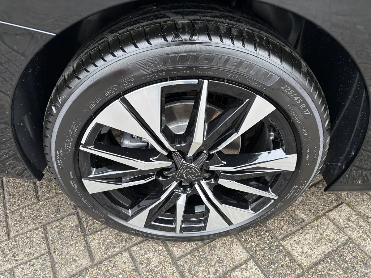 2026 Peugeot 308 SW Allure Hybrid - Image 4