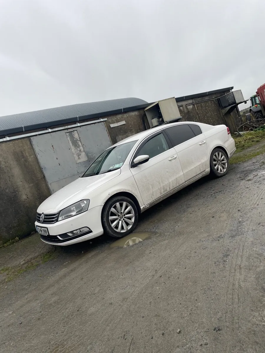 Volkswagen Passat 2013 - Image 2