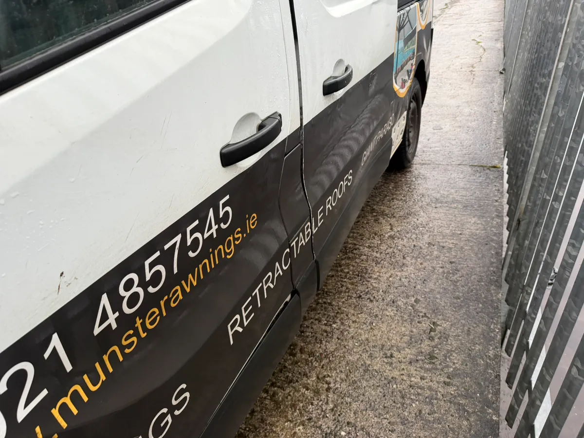 171 Nissan Van - Image 4