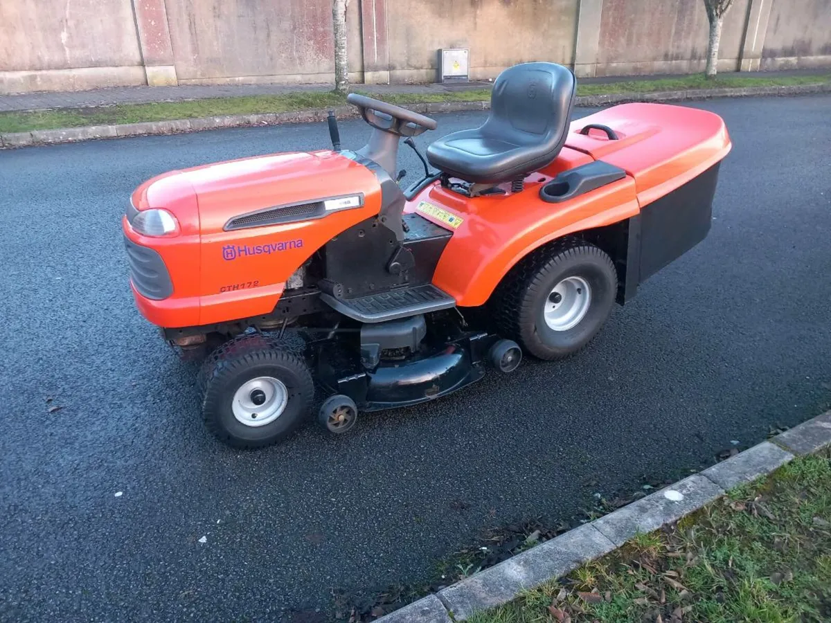 Ride on lawnmower - Image 1