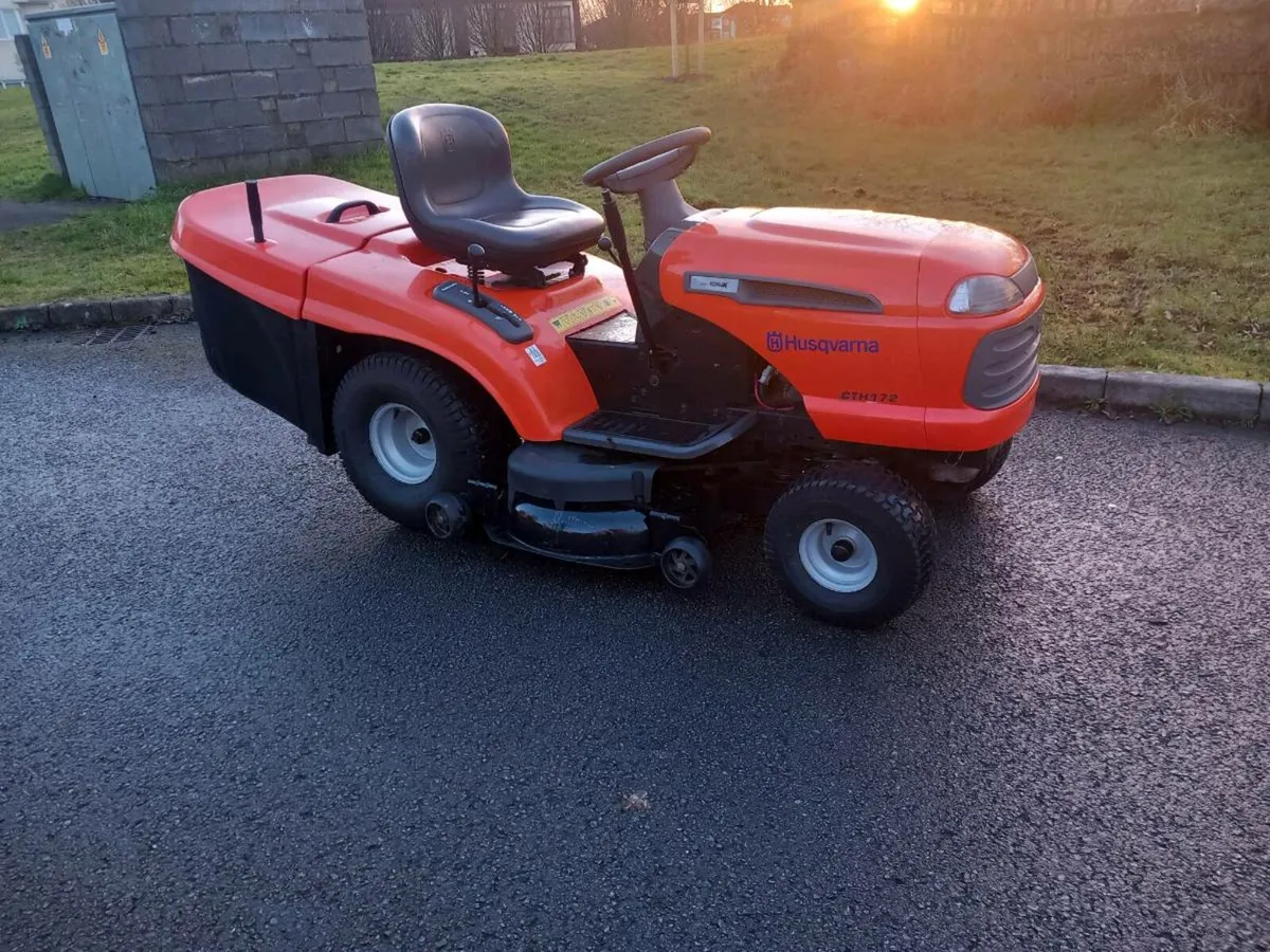 Ride on lawnmower - Image 2