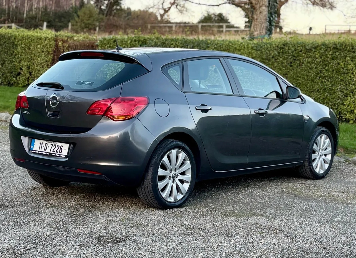 11 Opel Astra Low Kms Tested Nice Spec - Image 3