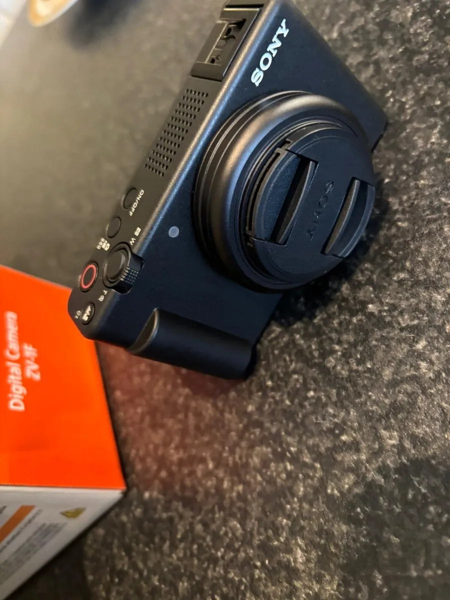 Sony camera ZV-F1 - Image 2