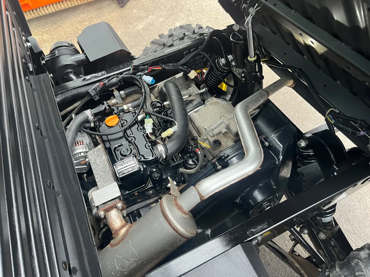 VIDEO! JOHN DEERE GATOR XUV865M - Image 3