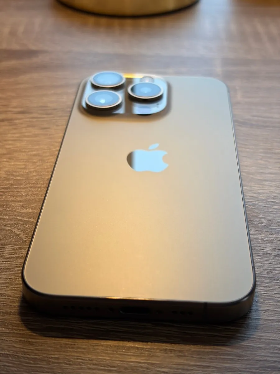 iPhone 15 Pro - Image 4