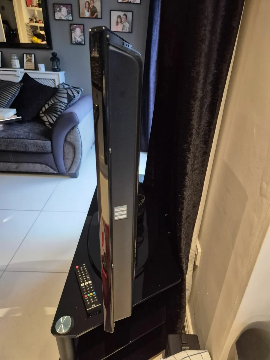 Samsung TV and stand - Image 3