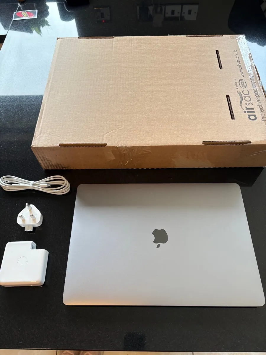 As New 16" Apple Macbook Pro Tahoe Os 512gb Ssd,16 - Image 2