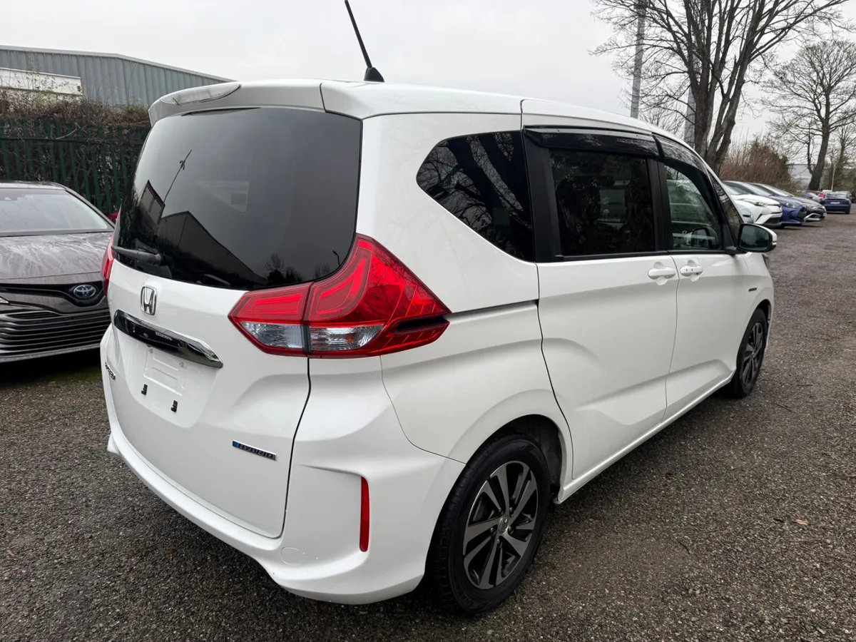 Honda Freed in best spec!!! 6 seats - Image 3