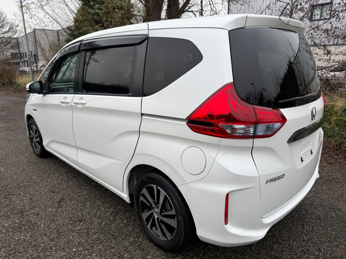 Honda Freed in best spec!!! 6 seats - Image 4