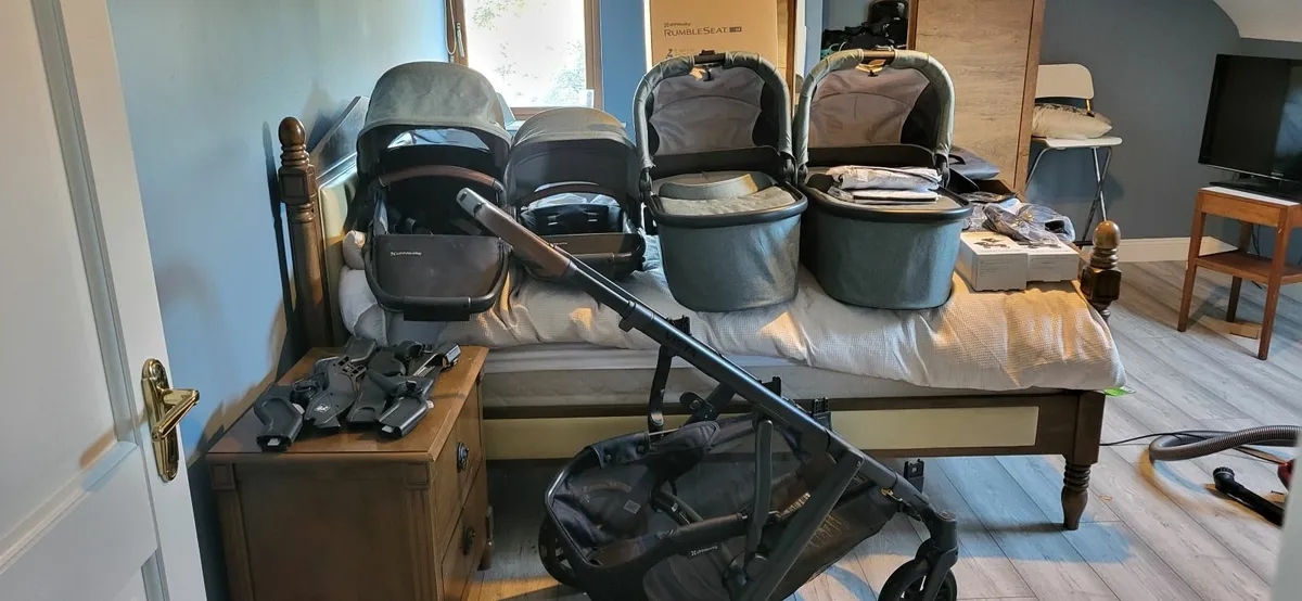 Uppababy Vista V2 double buggy/pram - Image 2