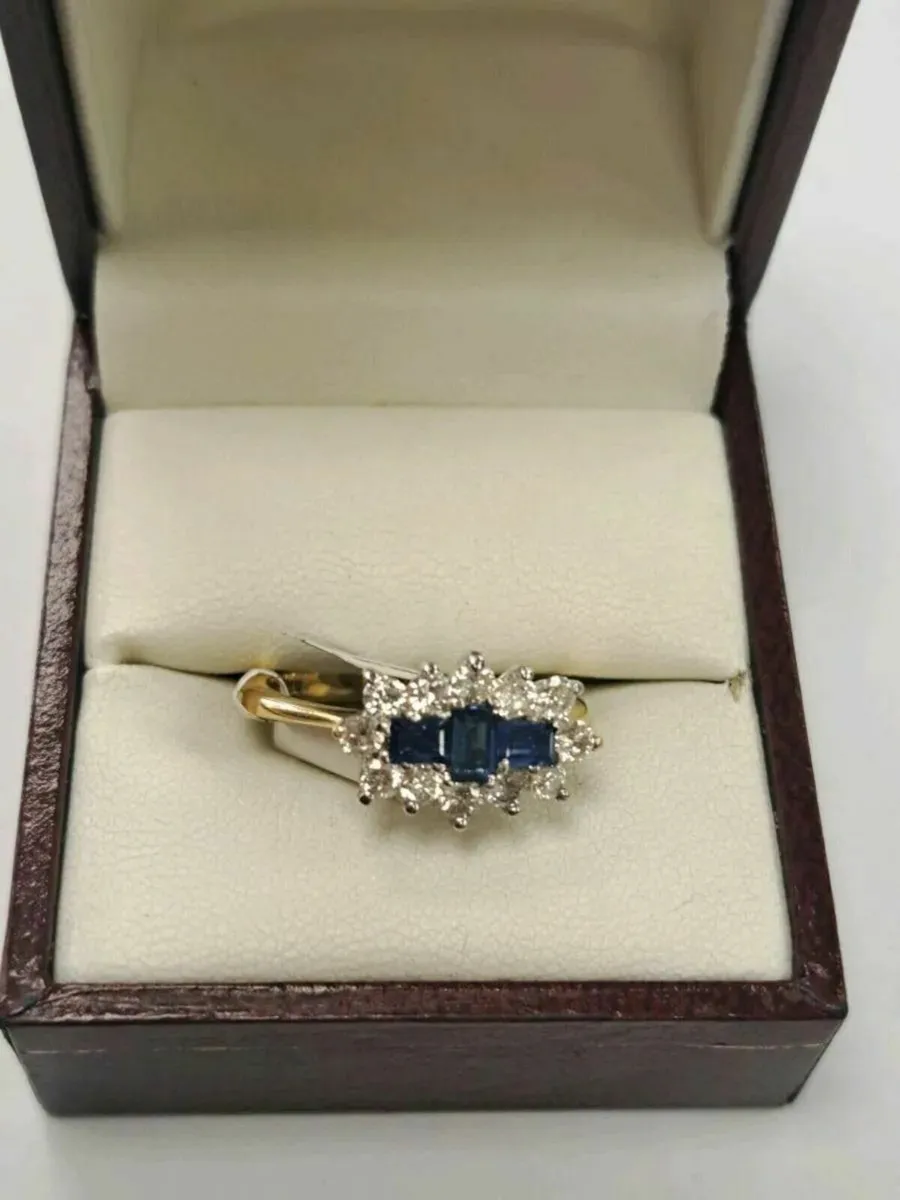 18k Diamond and sapphire ring 18CT - Image 1