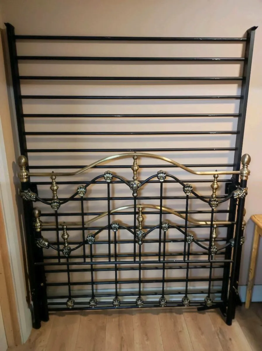 Double bed - Image 2