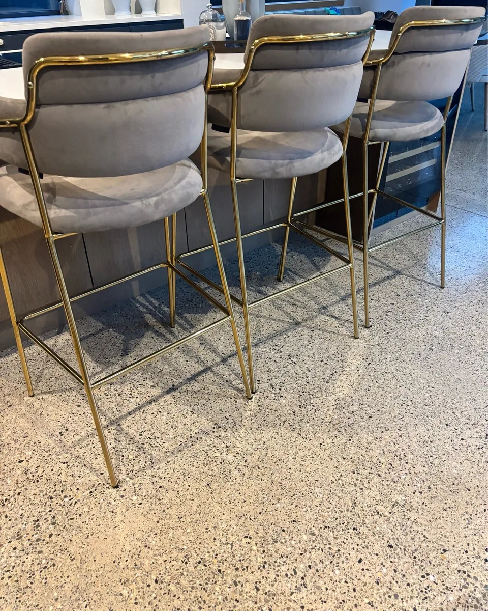 Kitchen island stools - Image 1