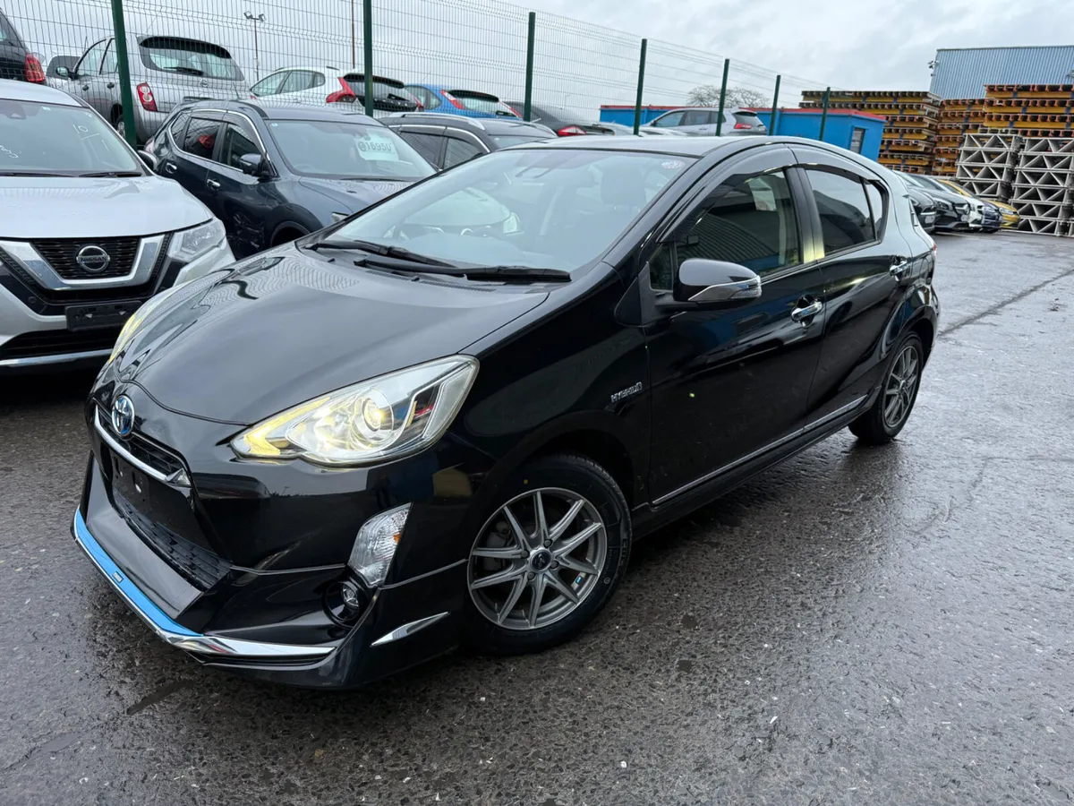 2016 Toyota Aqua Hybrid Automatic Alloys/Car Play - Image 1