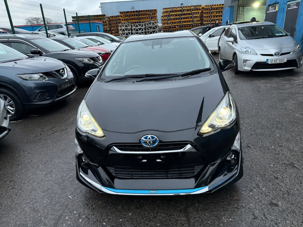 2016 Toyota Aqua Hybrid Automatic Alloys/Car Play - Image 2