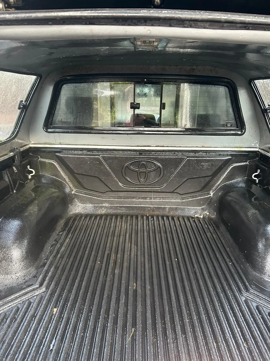 Toyota Hilux 2015 - Image 2