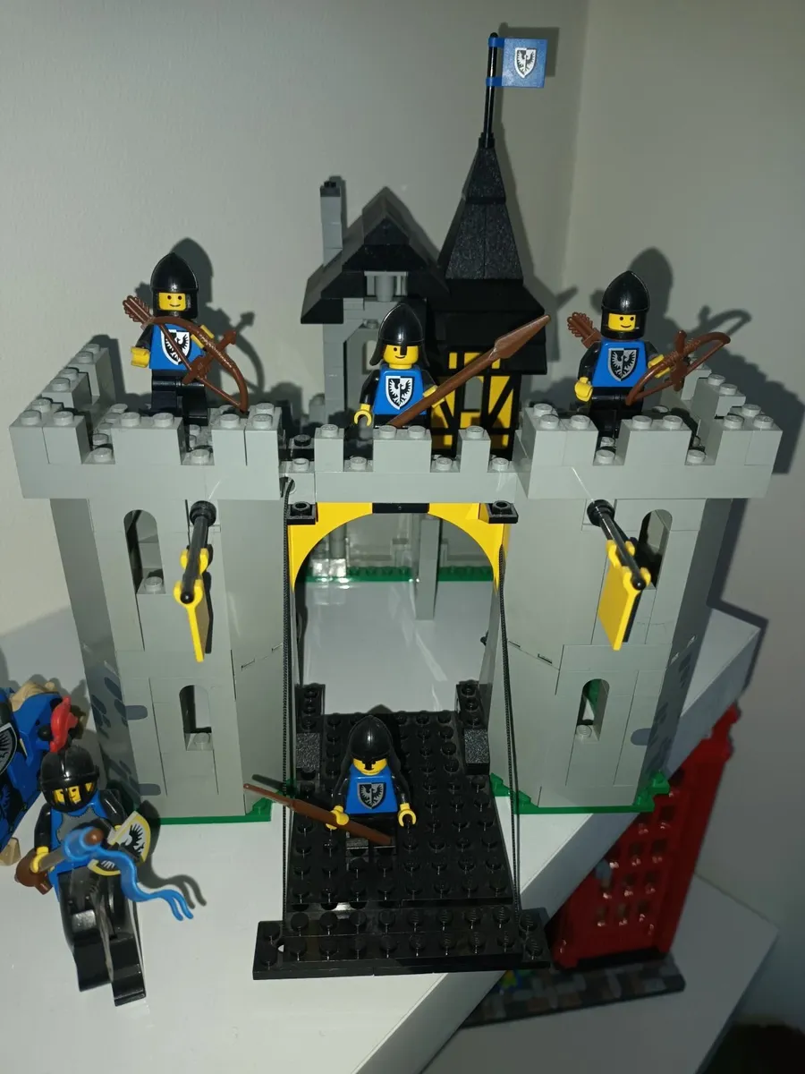 Vintage lego 6074 + 6040 - Image 1