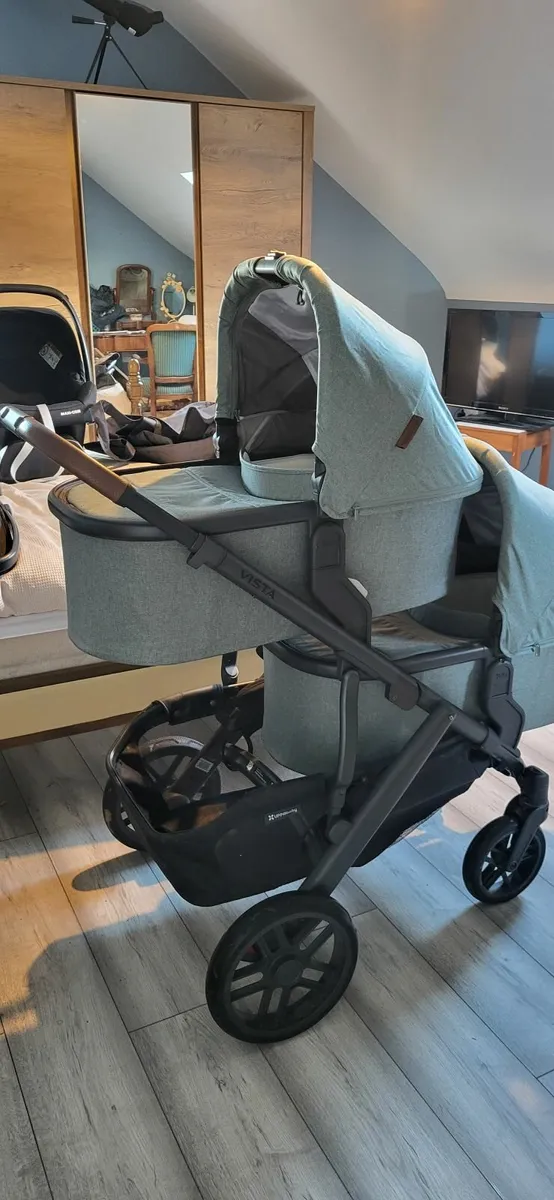 Uppababy Vista V2 double buggy/pram - Image 4