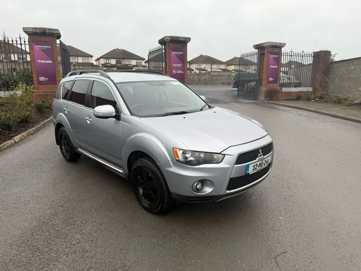 2012 Mitsubishi Outlander - Image 2