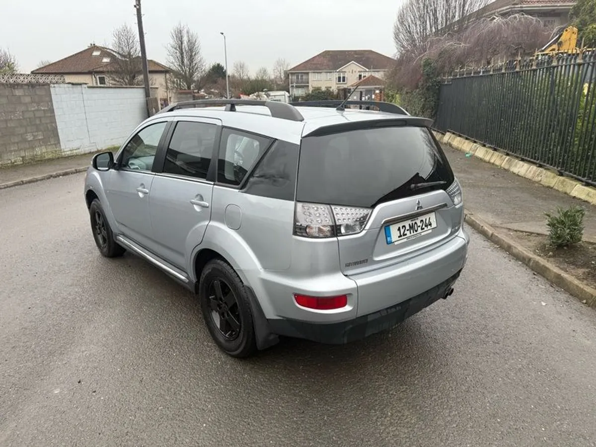 2012 Mitsubishi Outlander - Image 3