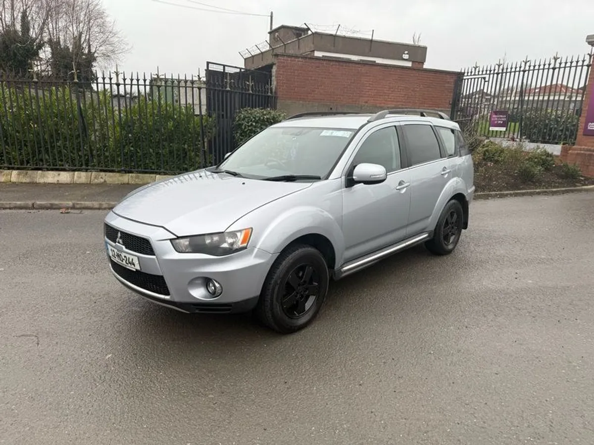 2012 Mitsubishi Outlander - Image 4