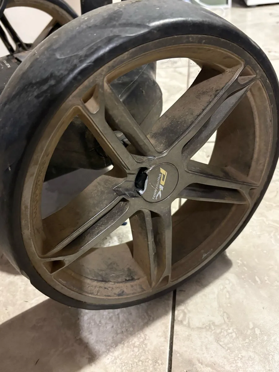 Powakaddy FX5 electric trolley - Image 4