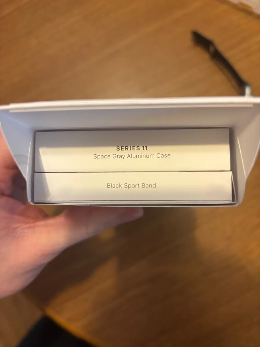Apple Watch Series 11 GPS 42mm Space Grey - Image 2