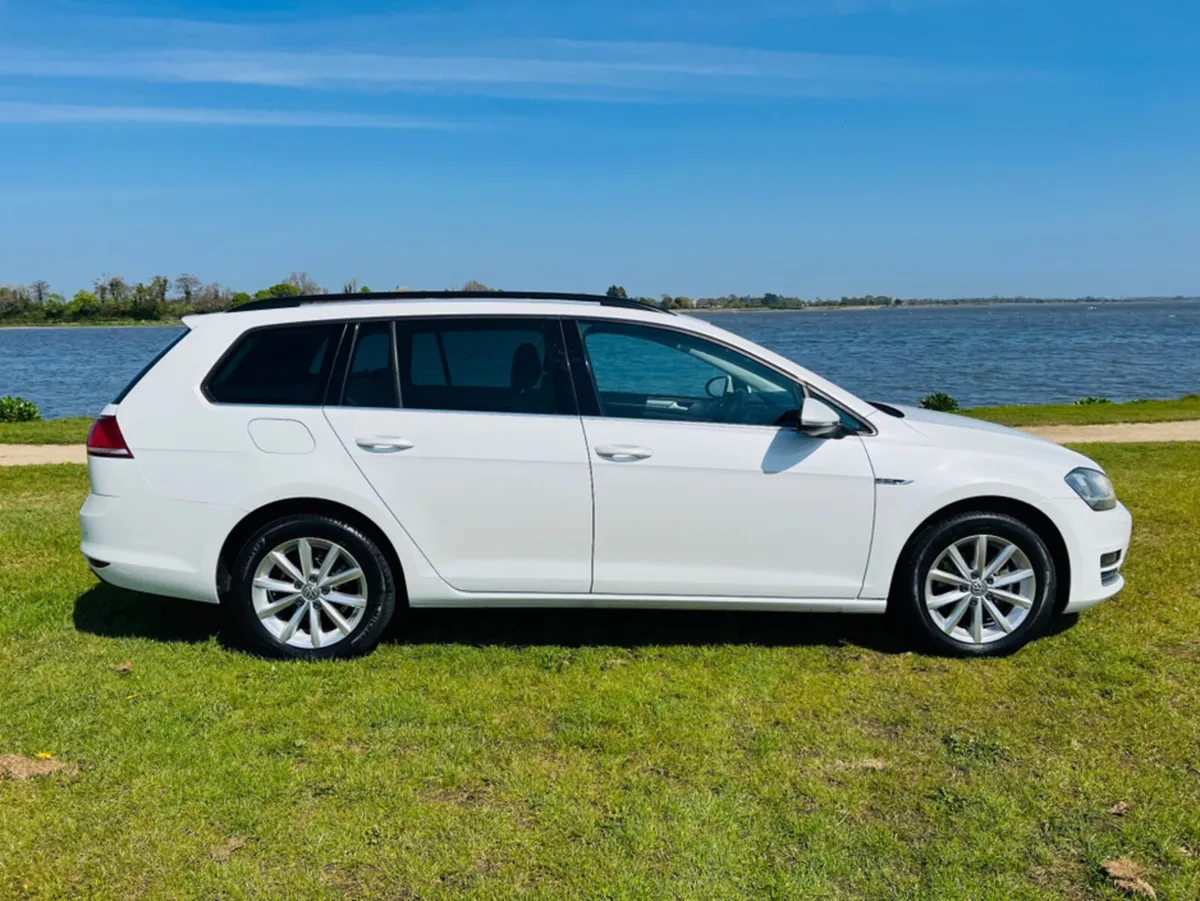 Volkswagen Golf LOUNGE MODEL / ESTATE / AUTO / FIN - Image 3