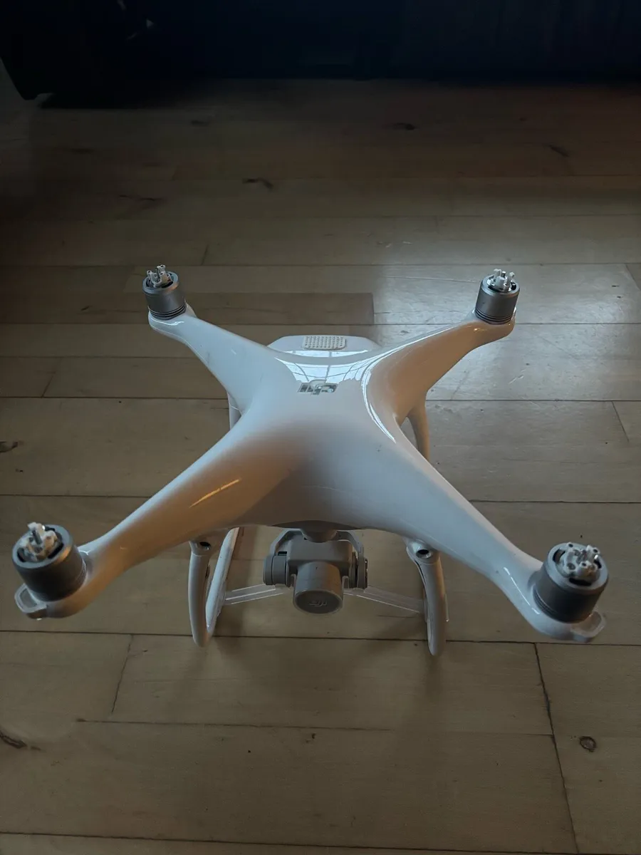 DJI phantom 4 drone - Image 1