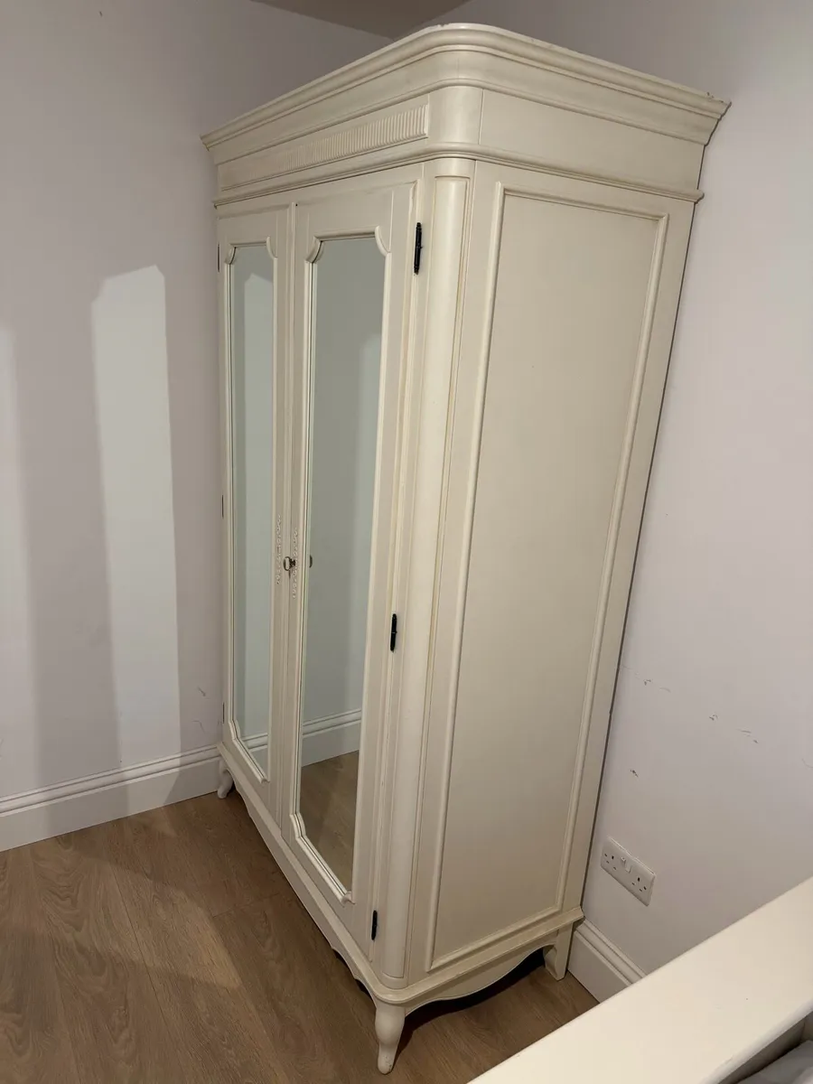 Laura Ashley Freestanding Mirrored Wardrobe - Image 3